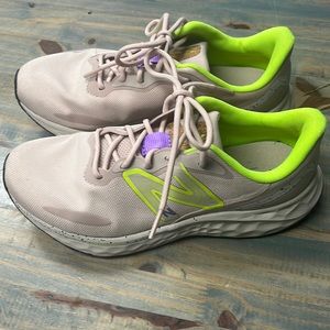 Women’s new balance 7.5